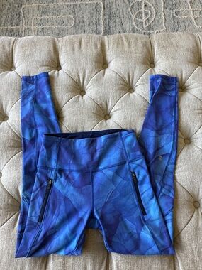 lululemon athletica Women’s 4 Blue zip pockets Abstract Print Leggings